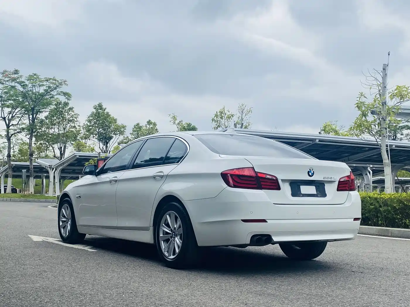 BMW 5 Series 2011 523Li Leading фото 7