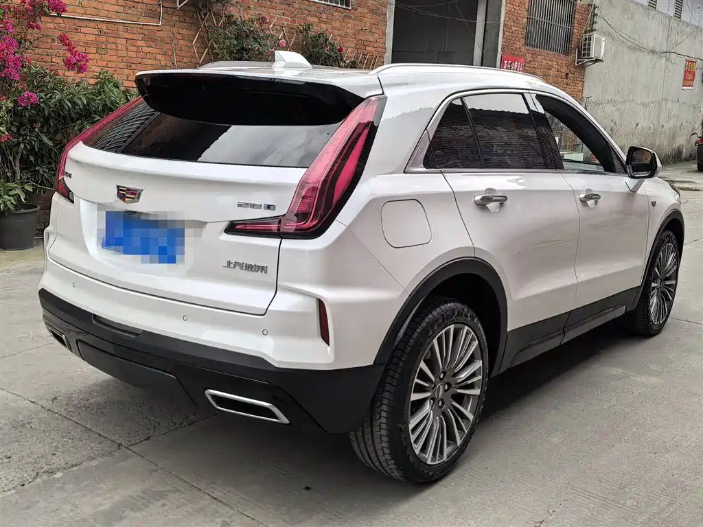 CADILLAC XT4