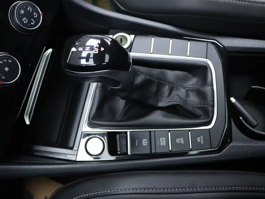 Volkswagen Sagitar 2021 280TSI DSG Surpassing Edition фото 11