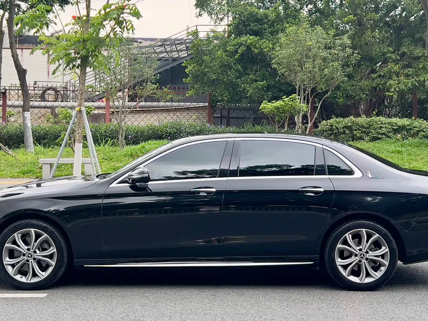 Mercedes-Benz E-Class 2022 Second Facelift E 300 L Sport Luxury фото 4