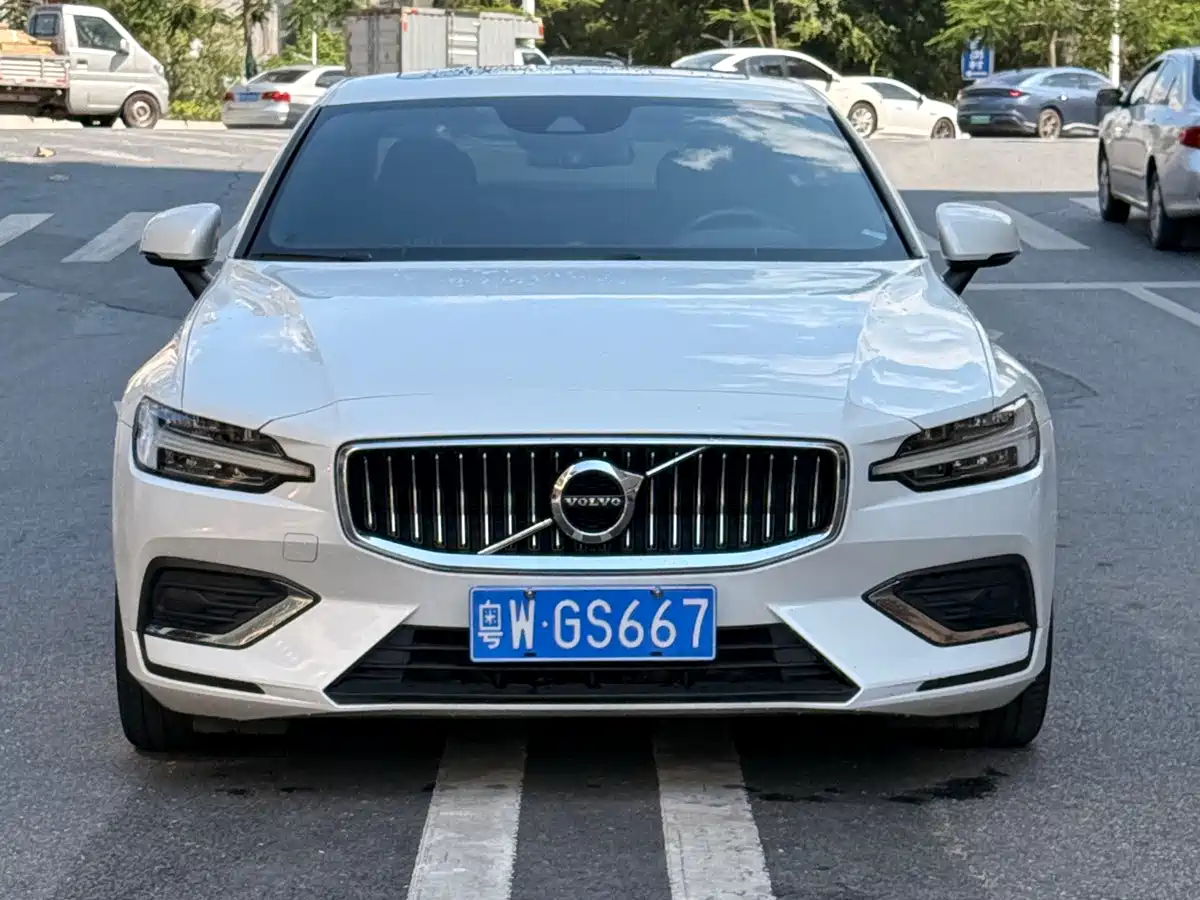 Volvo S60 2022 2022 B4 Smart Comfort Luxury Edition