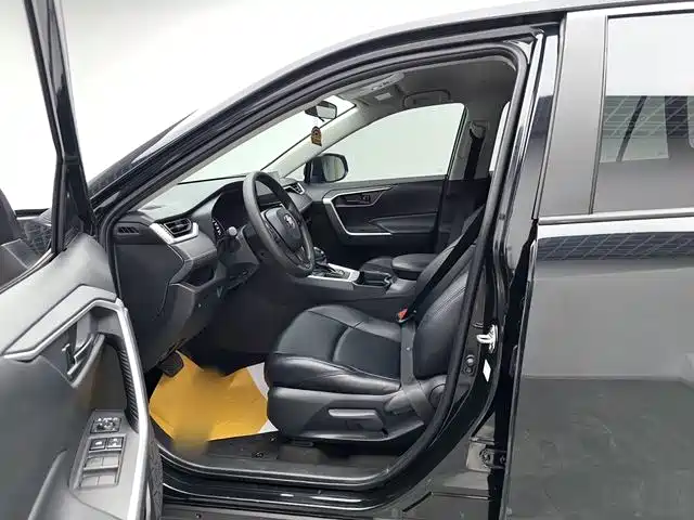 Toyota Wildlander 2023 2.0L CVT FWD LE фото 13