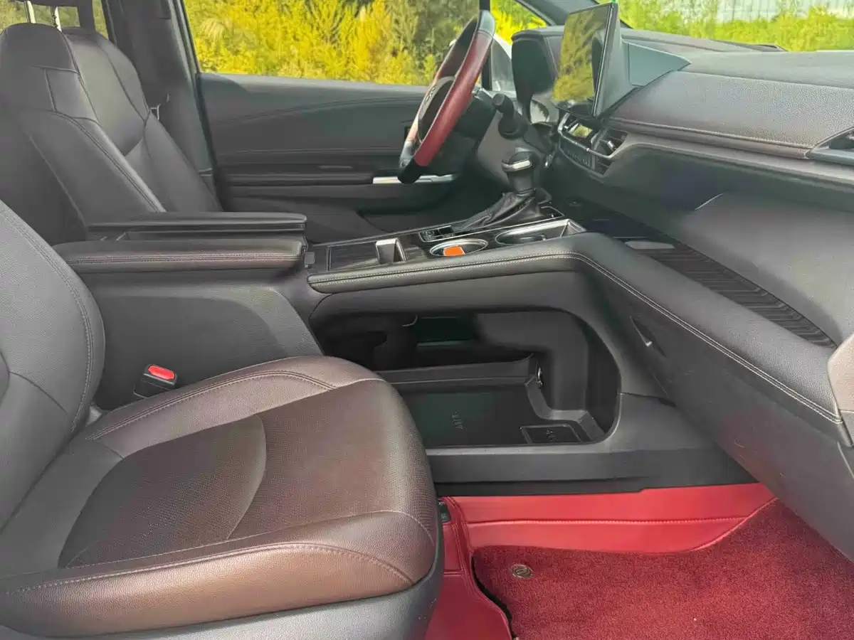 Фото 8 - Toyota Sienna