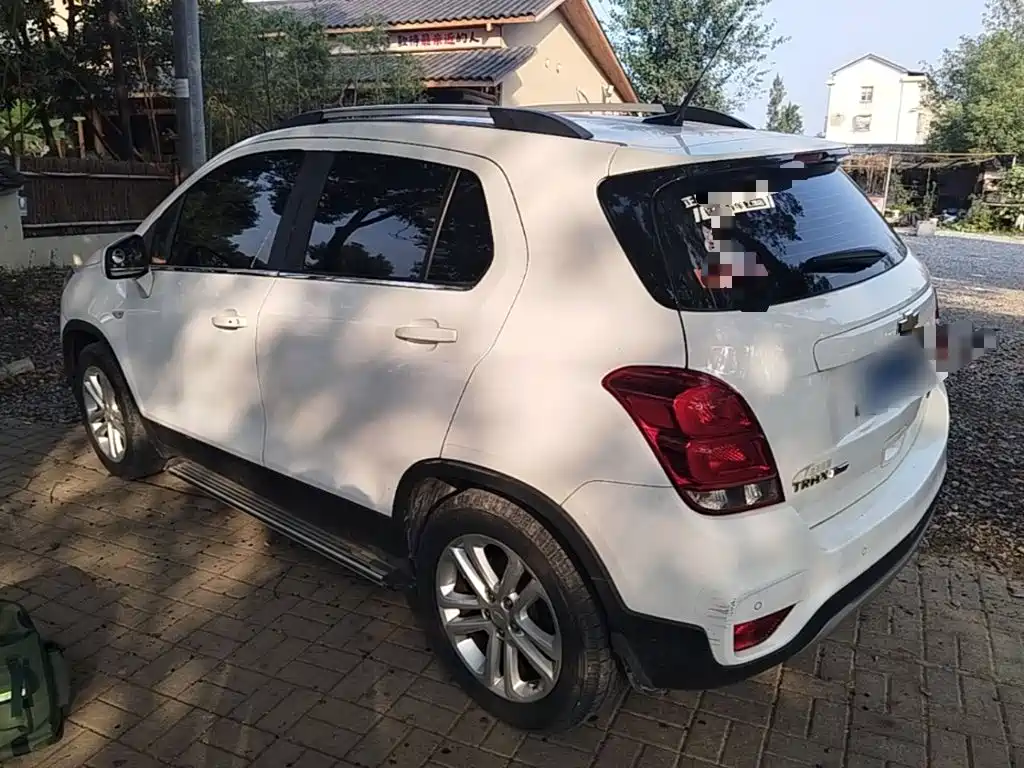 Photo 5 - Chevrolet Trax