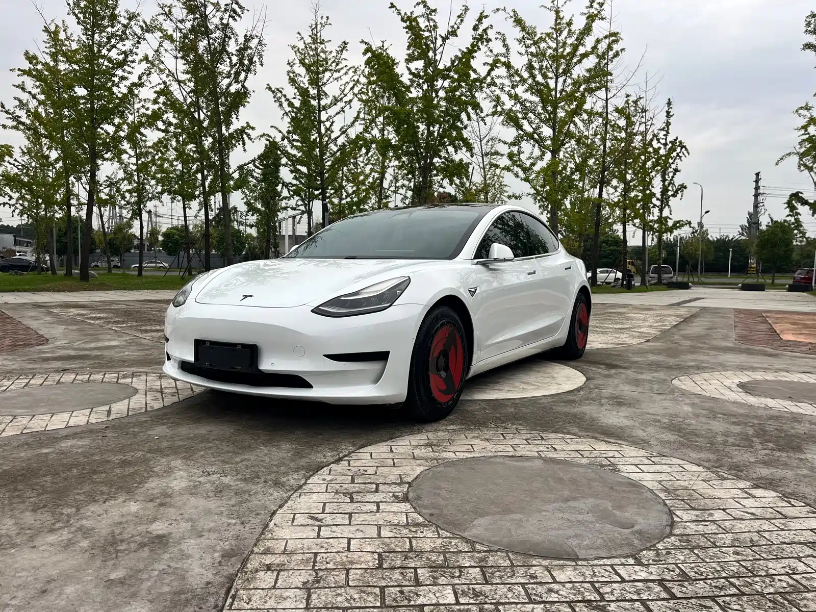 Фото 1 - Tesla Model 3