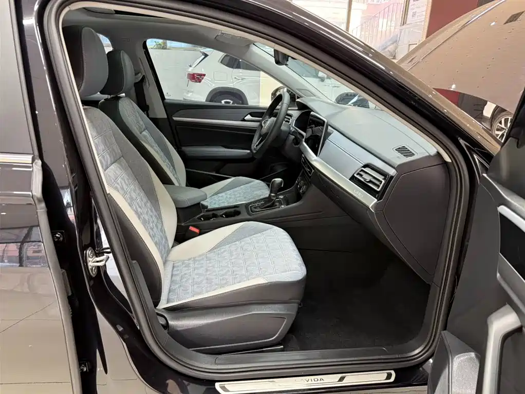 Volkswagen Lavida 2023 280TSI DSG Starlight Comfort Edition фото 21