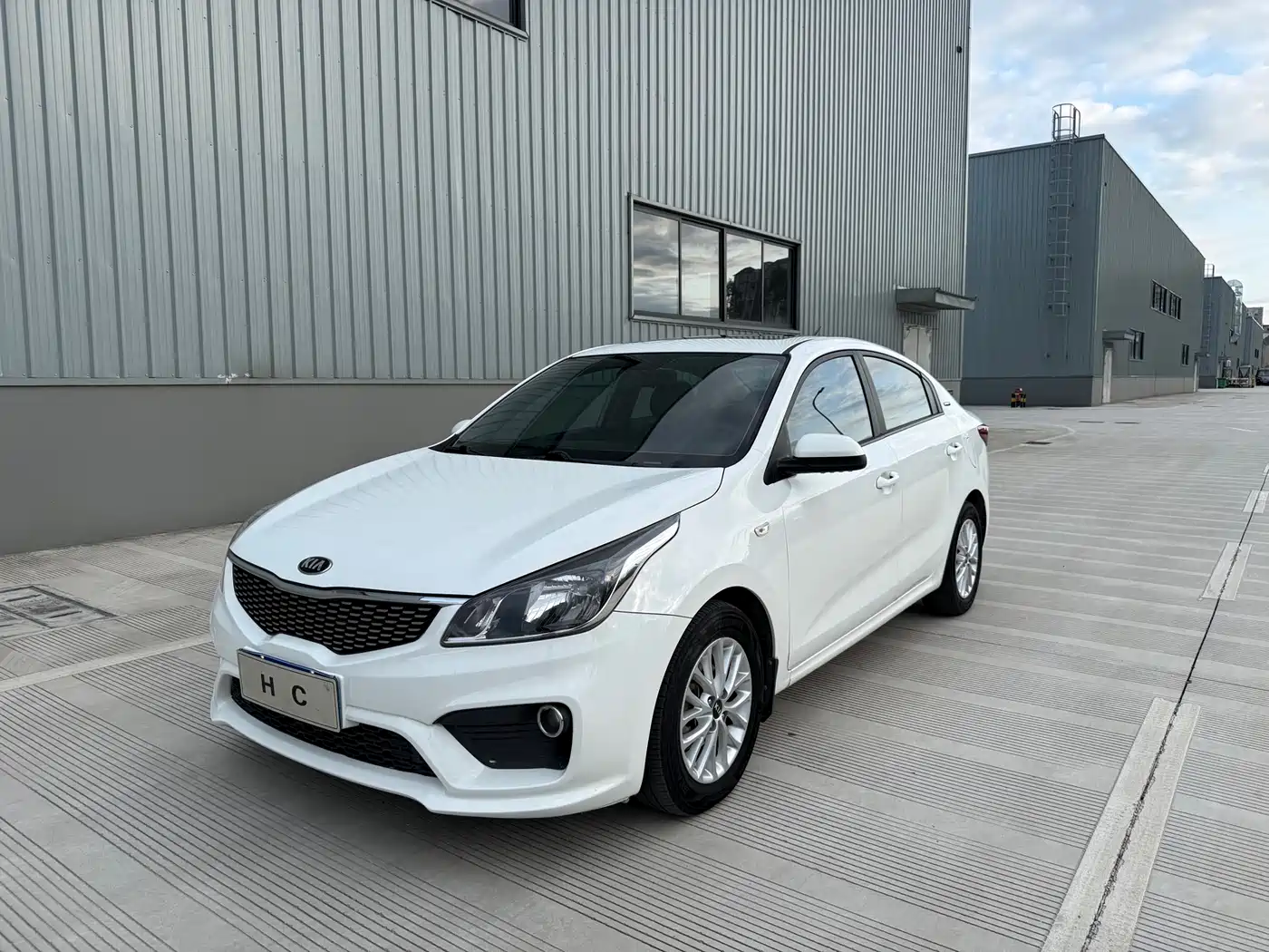 Kia K2 2017 Sedan 1.4L AT 15th Anniversary Special Edition GLS