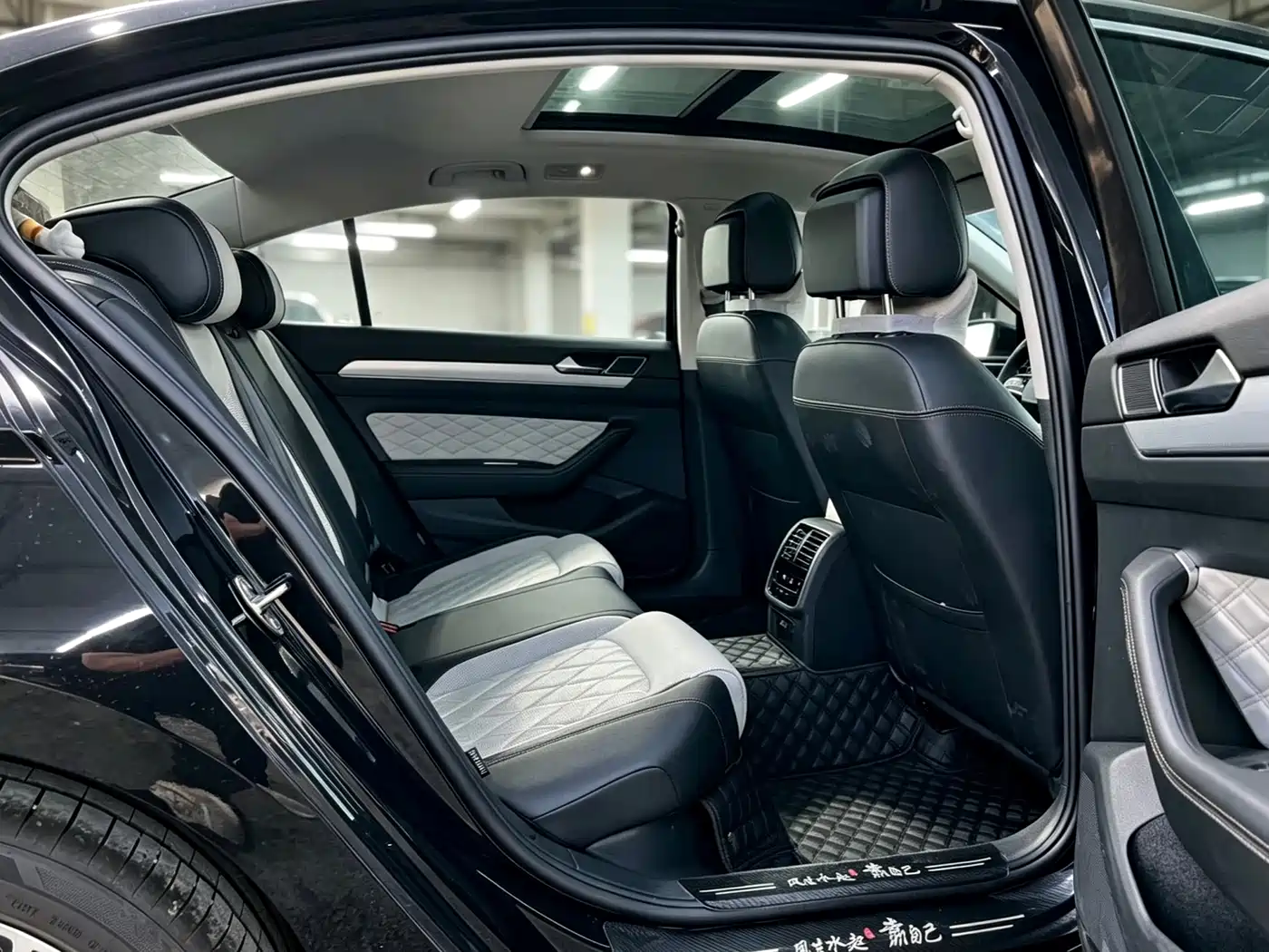 Volkswagen Magotan 2024 2023 Model 2 Million Commemorative Edition 330TSI DSG Luxury