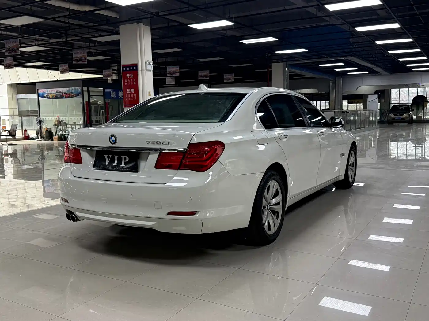 BMW 7 Series 2011 730Li Elegance фото 4