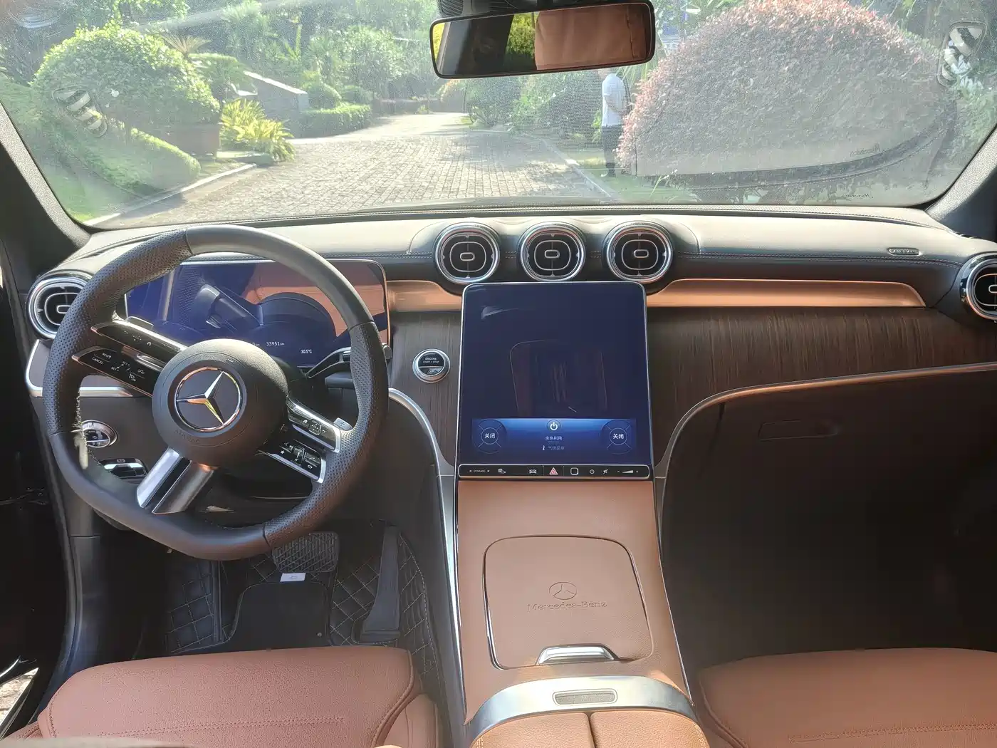 Photo 8 - Mercedes-Benz GLC