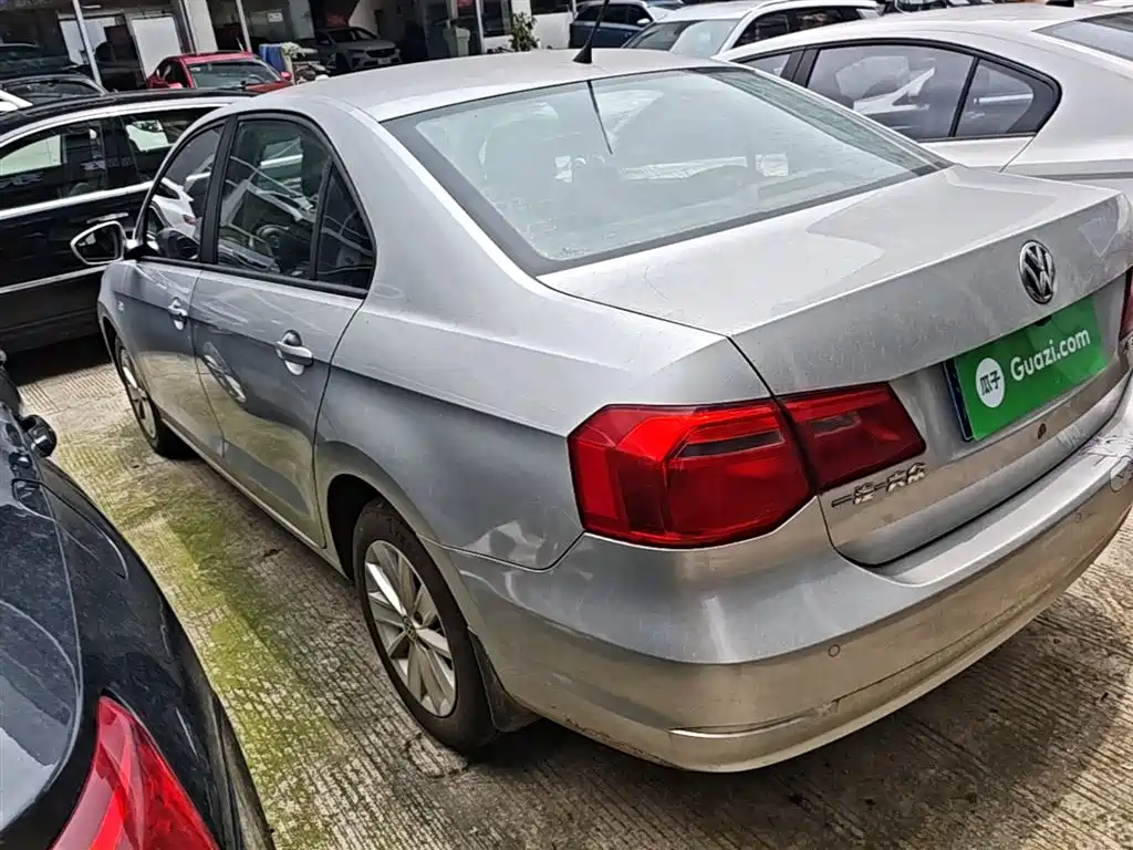 Volkswagen Jetta 2015 1.6L Manual Comfort фото 5