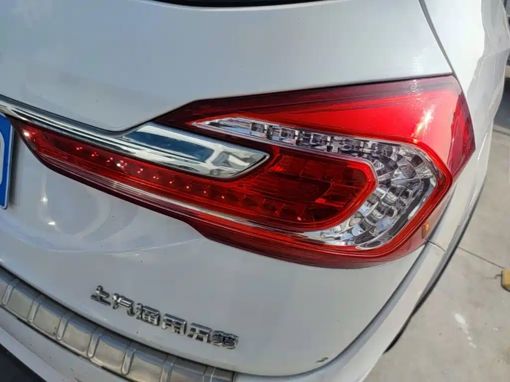 Baojun 310W 2018 2017 1.5L Manual Fashion Edition (China V)