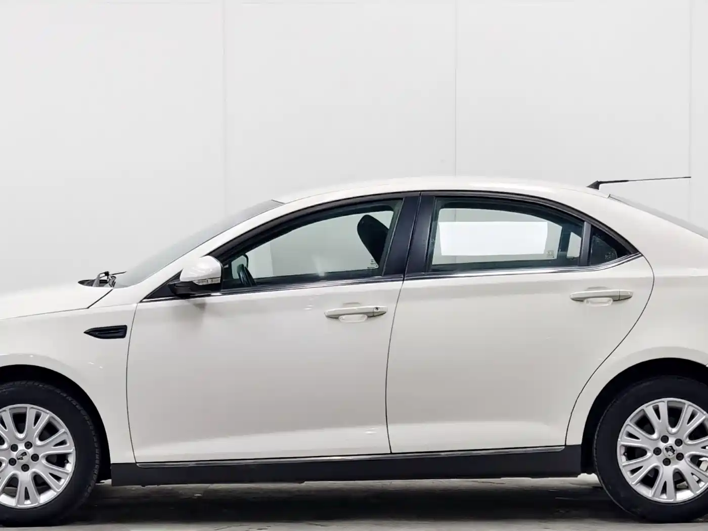 Roewe 550 2016 2013 Classic 550 1.8L Automatic Trend