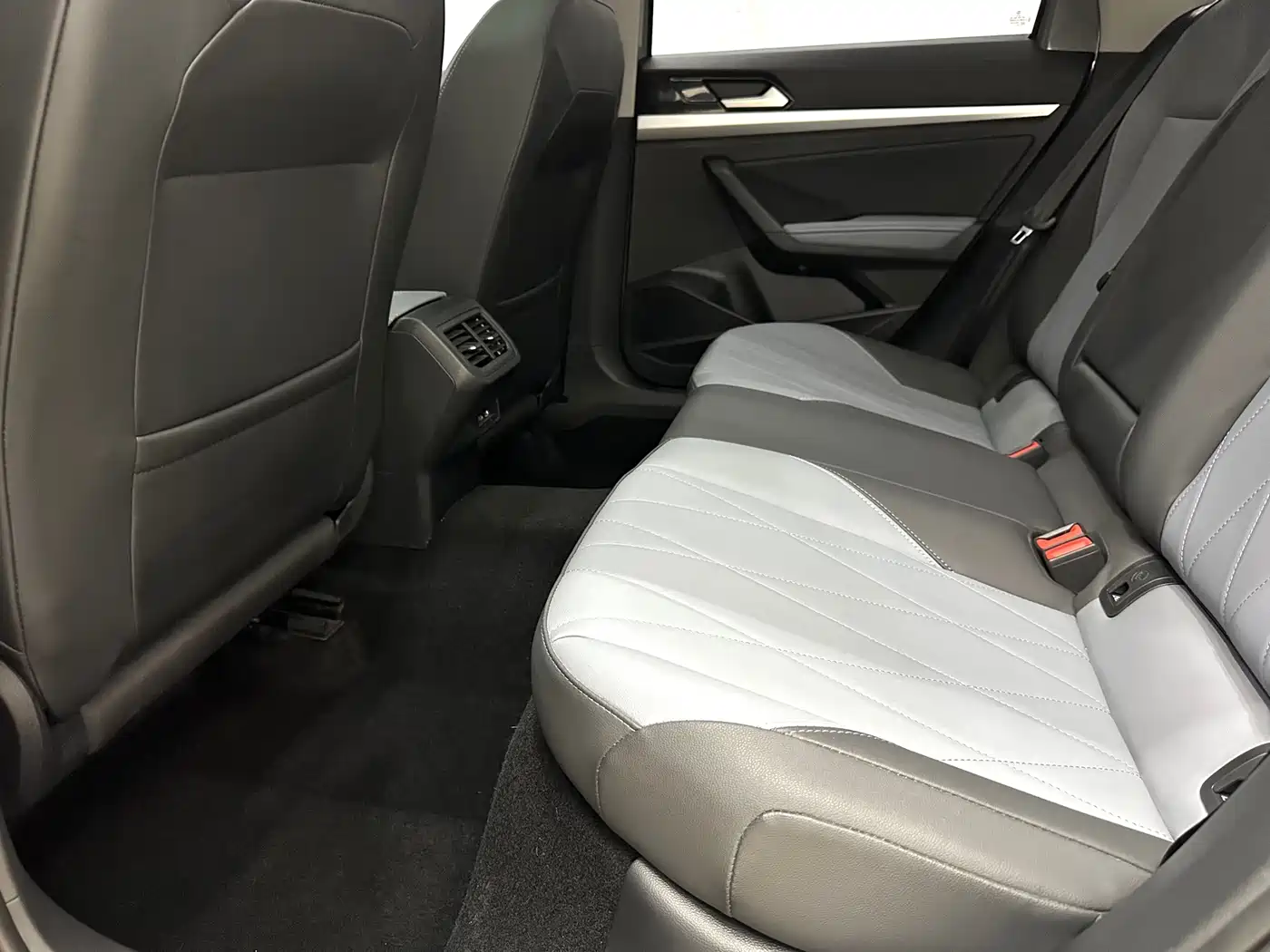 Фото 8 - Volkswagen Lavida
