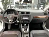 صورة 15 - Volkswagen Sagitar