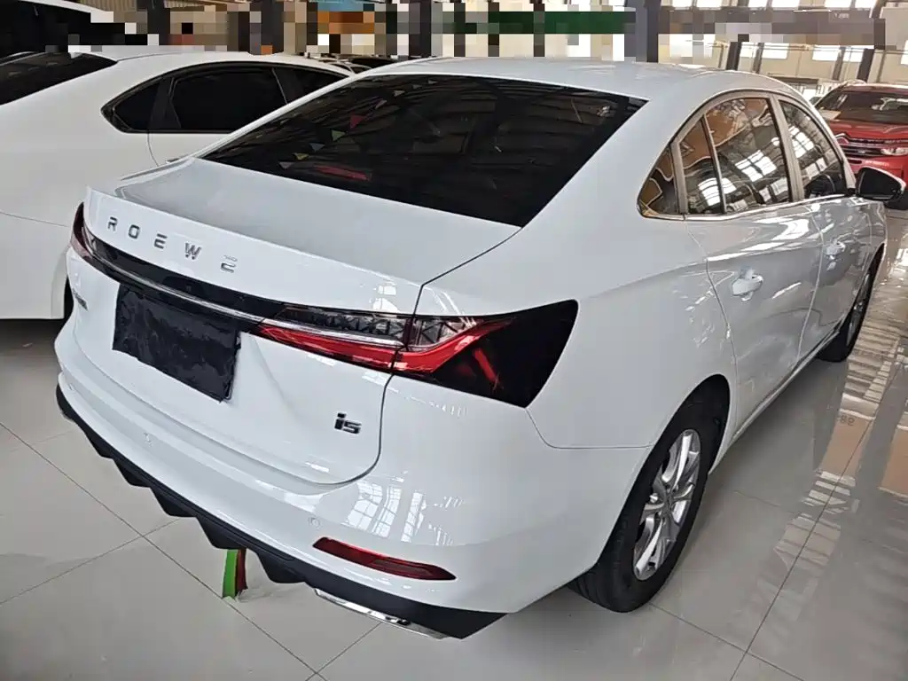 Фото 7 - Roewe i5