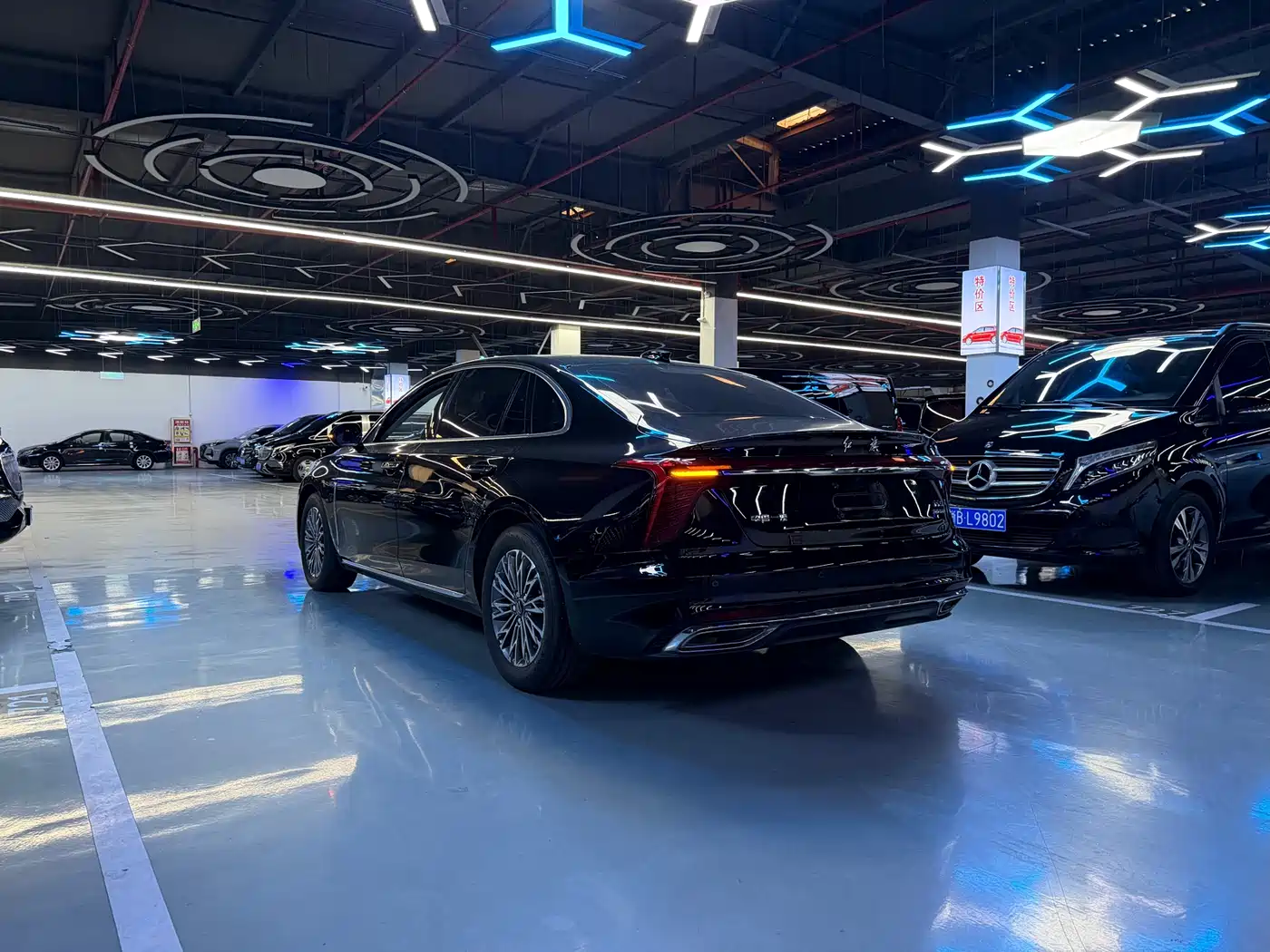 Hongqi H5 2025 1.5T DCT Flag Rhythm 500,000 Units Memorial Edition фото 28