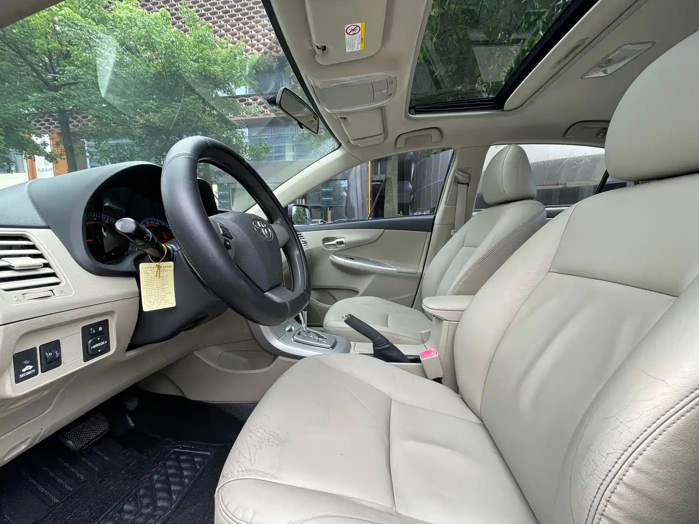 Toyota Corolla 2013 Special Edition 1.8L CVT Ultimate Cool GL-i фото 8