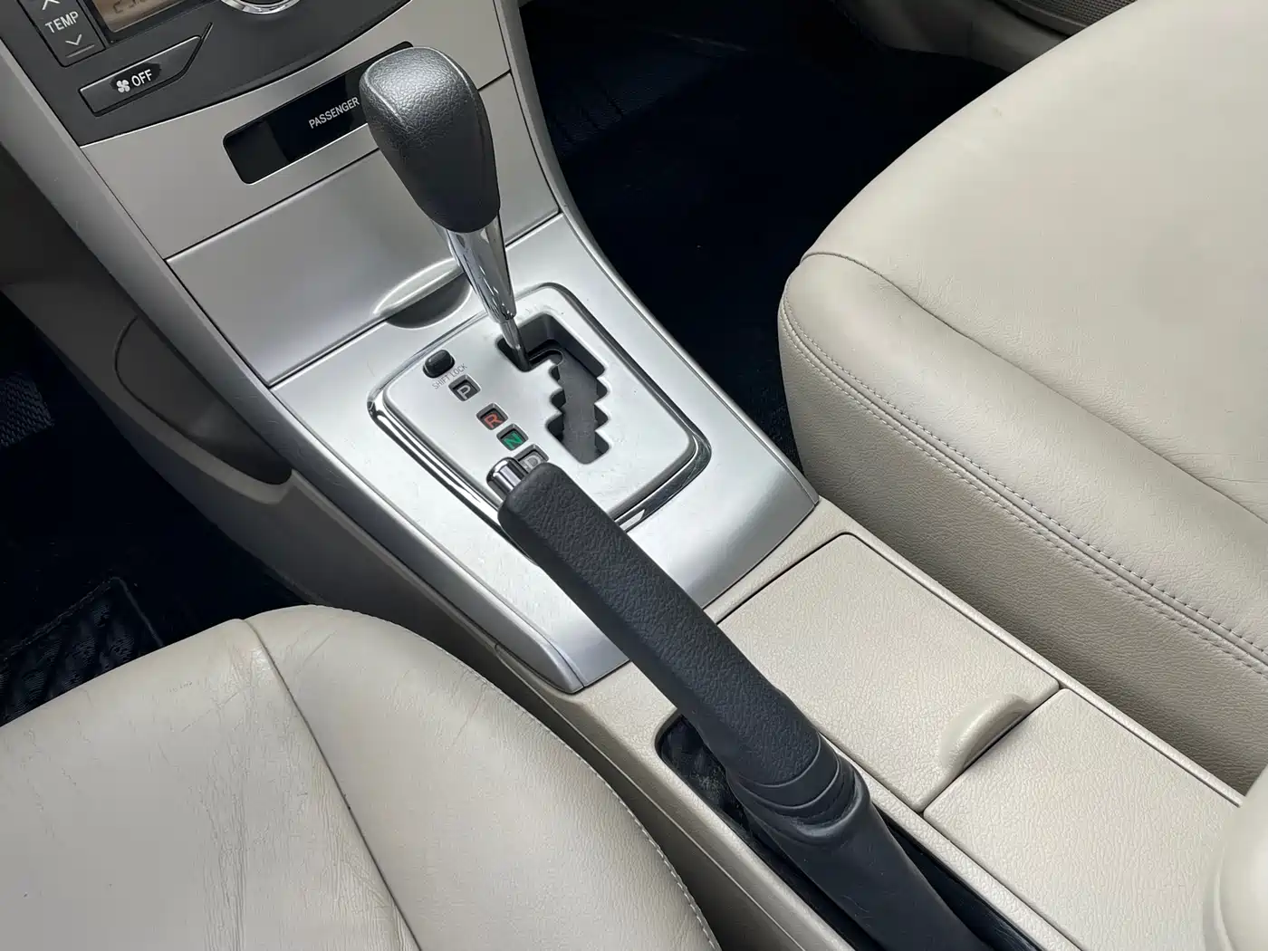 Toyota Corolla 2013 Special Edition 1.8L CVT Ultimate Cool GL-i фото 13