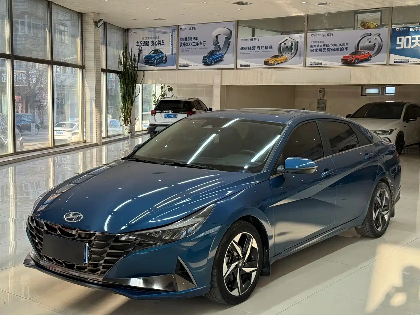 Hyundai Elantra 2022 1.5L CVT LUX Premium Edition