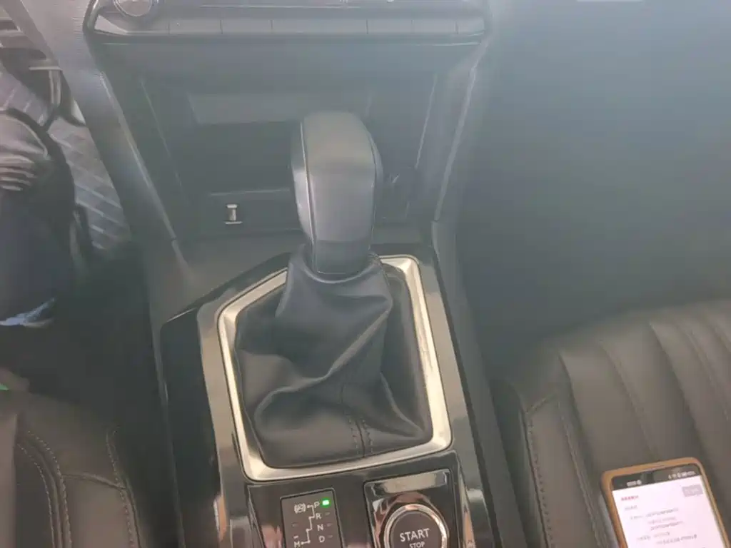 Peugeot 408 2024 2022 1.6T Light Chaser Edition