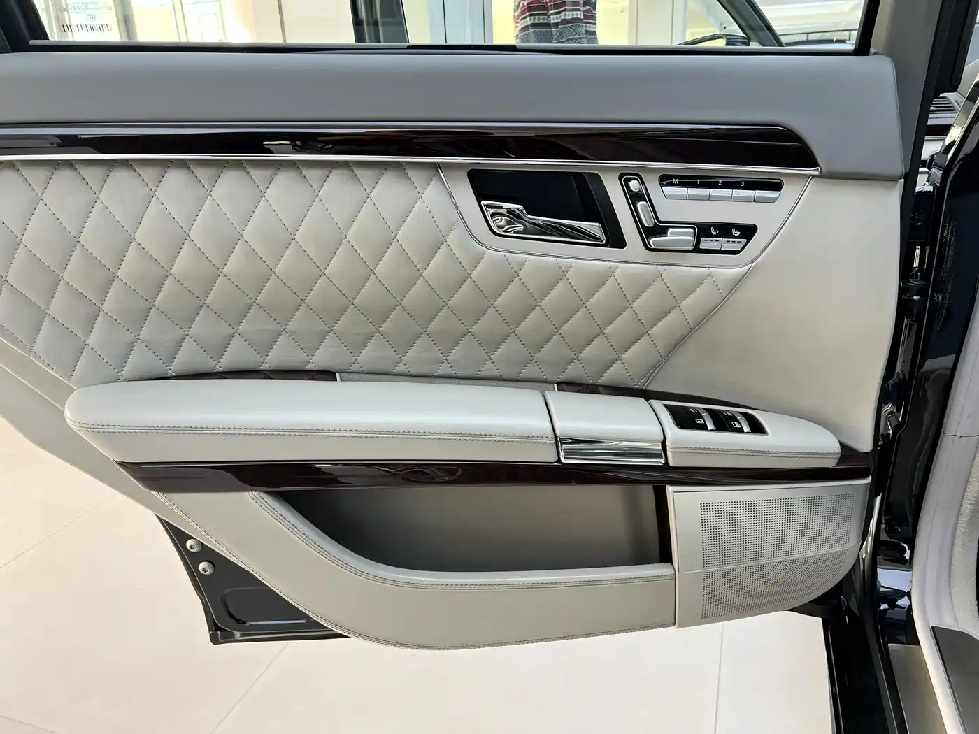 Mercedes-Benz S-Class AMG 2010 AMG S 65 фото 15