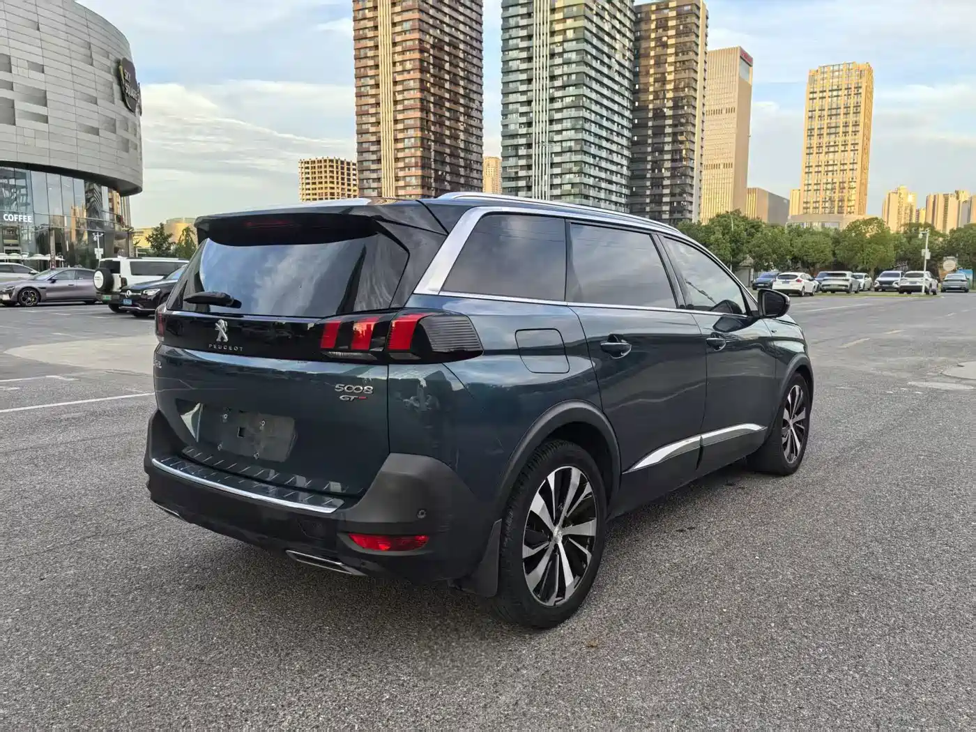 Фото 4 - Peugeot 5008