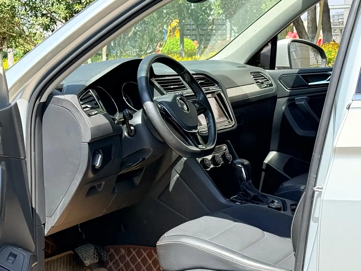 Volkswagen Tiguan L 2019 380TSI Auto AWD Smart Luxury Edition China V фото 8