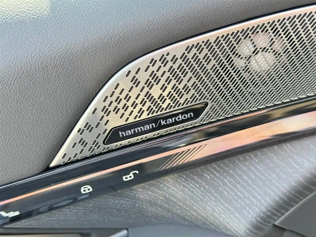 BMW 5 Series 2024 530Li Leading Model Luxury Package фото 7