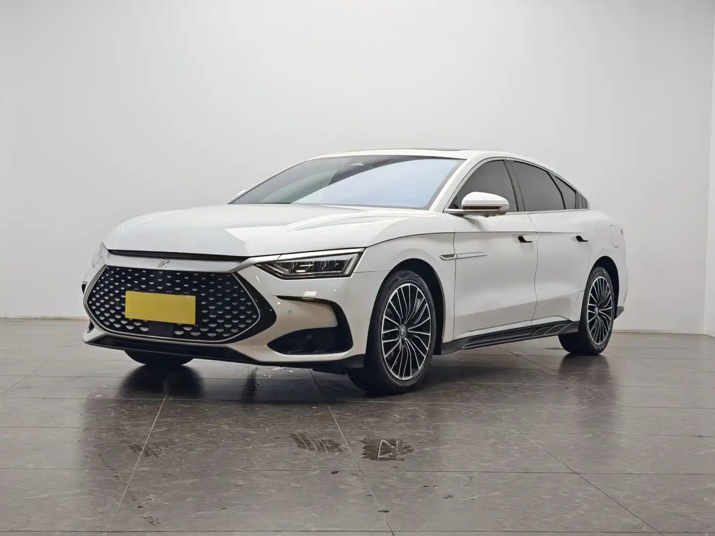 BYD Han 2022 DM-i 121KM Prestige