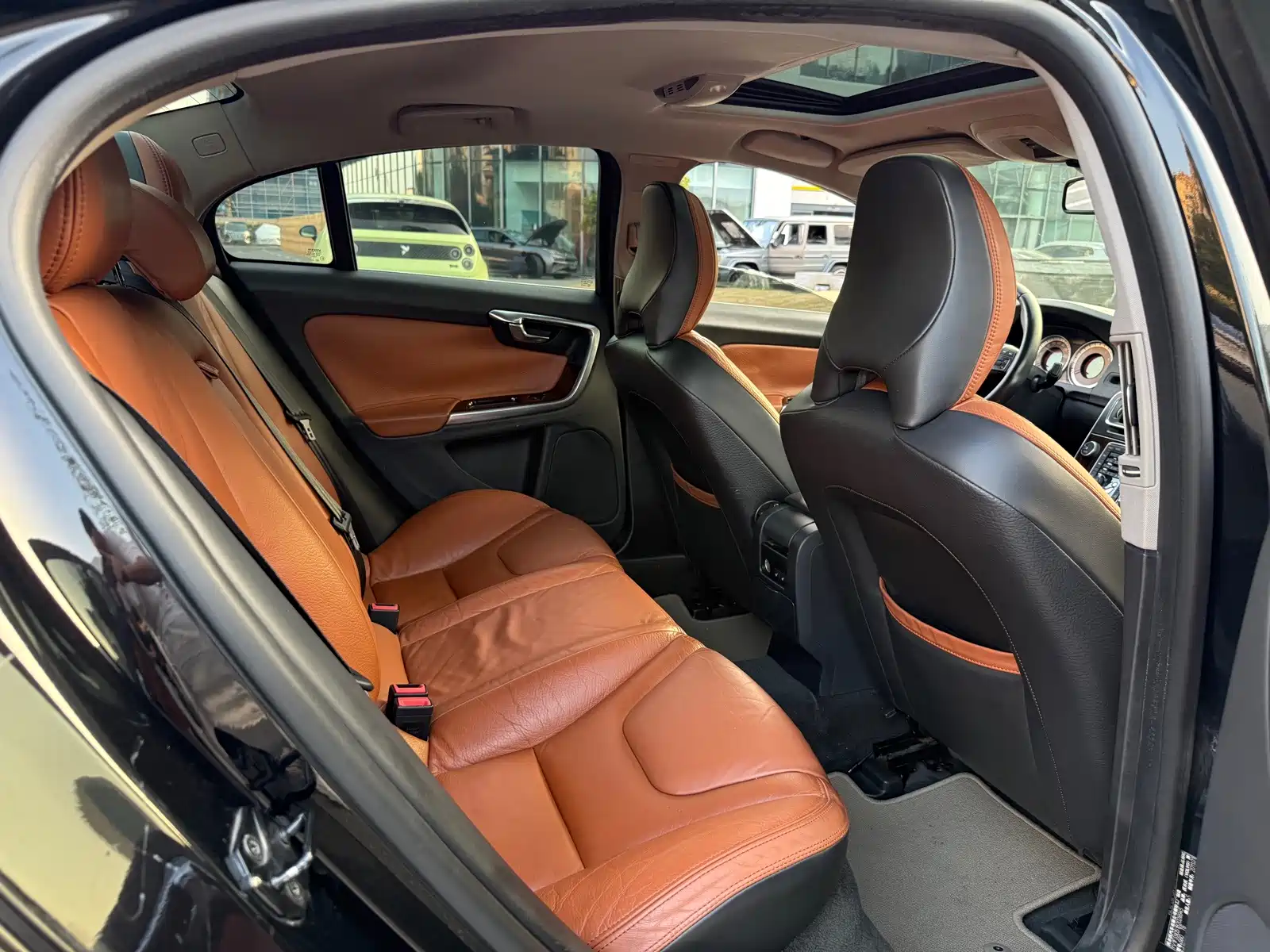 Photo 14 - Volvo S60 (Import)