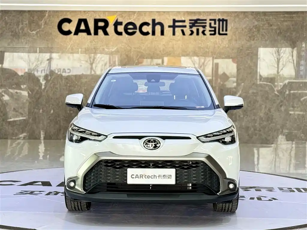 Toyota Frontlander 2022 2.0L CVT Luxury PLUS Edition фото 3