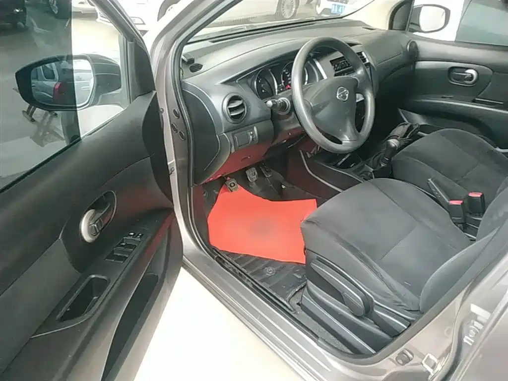 Nissan Livina 2016 2015 1.6XE Manual Comfort Edition
