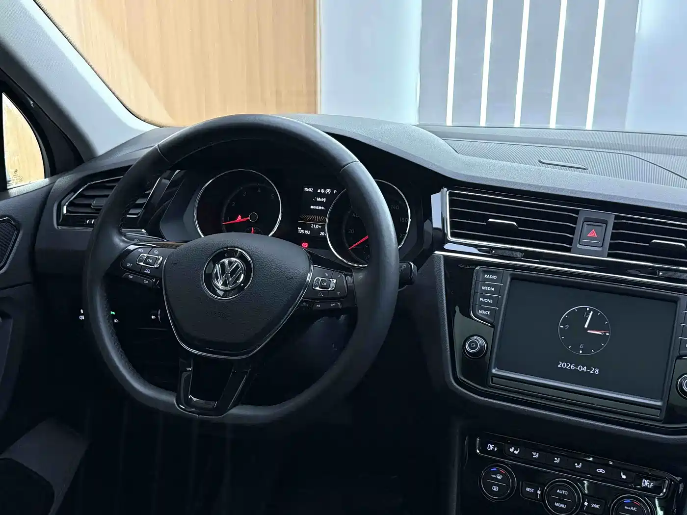 Volkswagen Tiguan L 2018 330TSI Automatic 2WD Luxury Edition фото 18