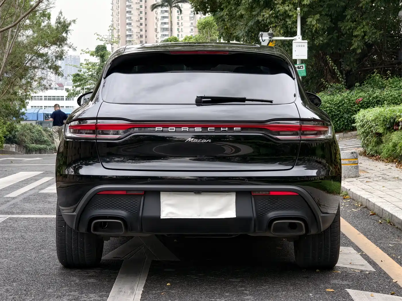 PORSCHE MACAN