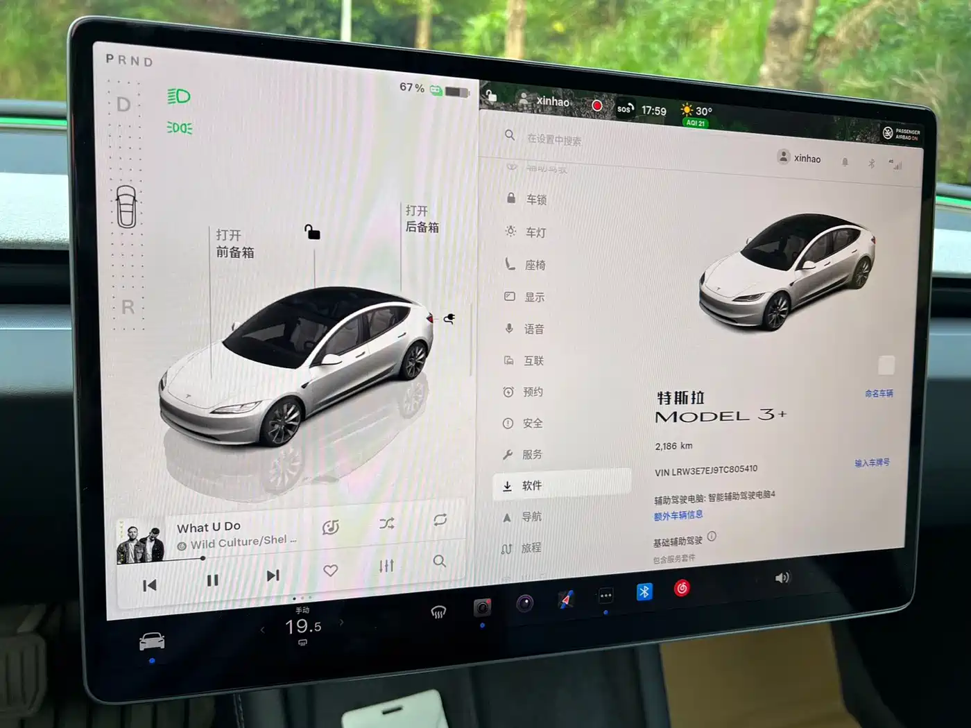 TESLA MODEL 3