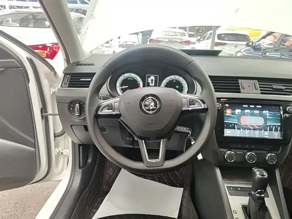Škoda Octavia 2019 1.5L Automatic Luxury Edition фото 11