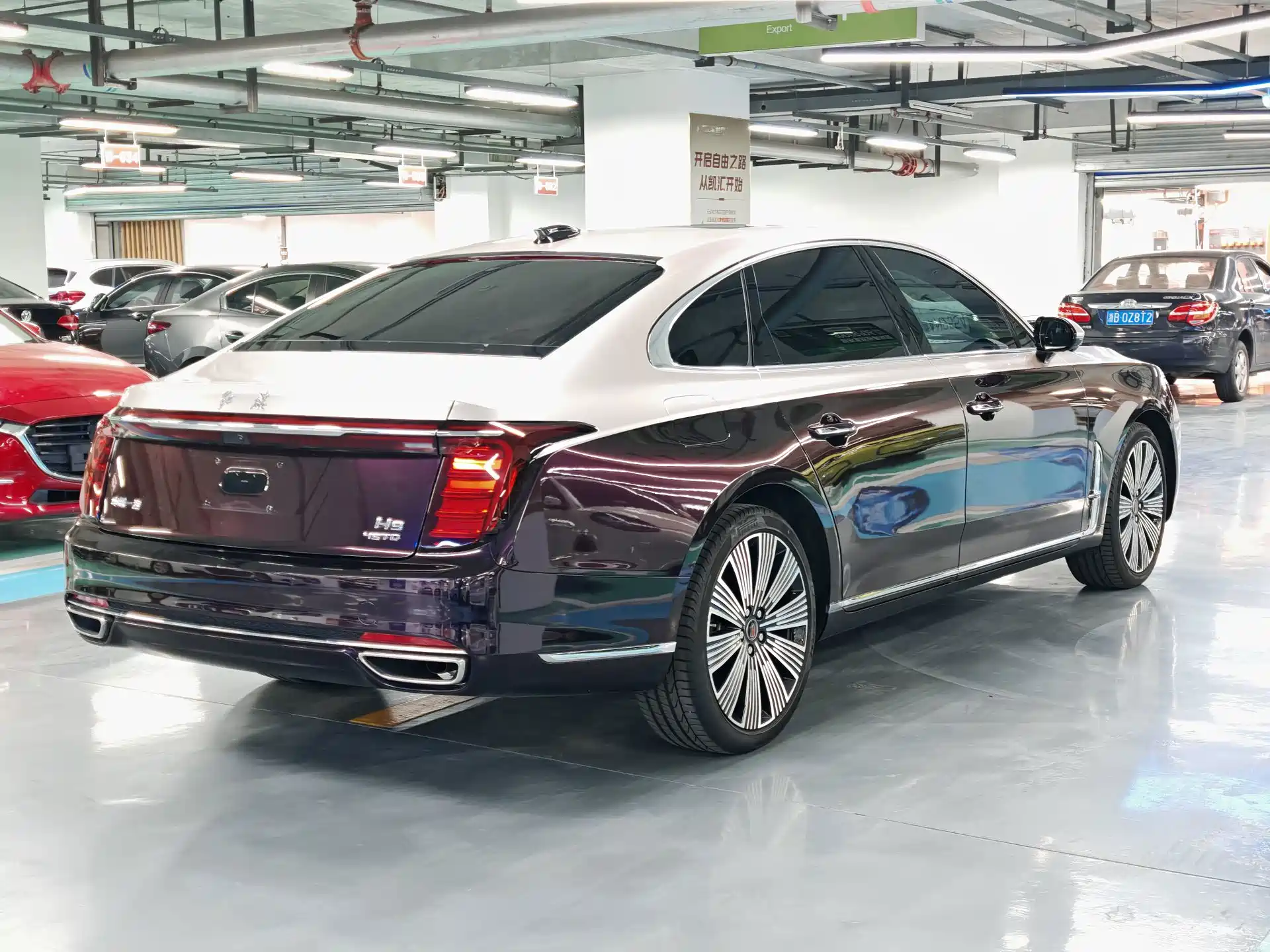 Фото 15 - Hongqi H9