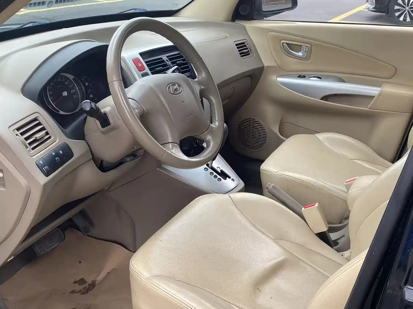 Hyundai Tucson 2013 2.0L Automatic 2WD Comfort фото 10