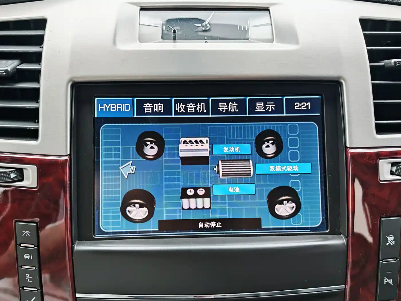 Cadillac Escalade 2010 6.0 Hybrid фото 19