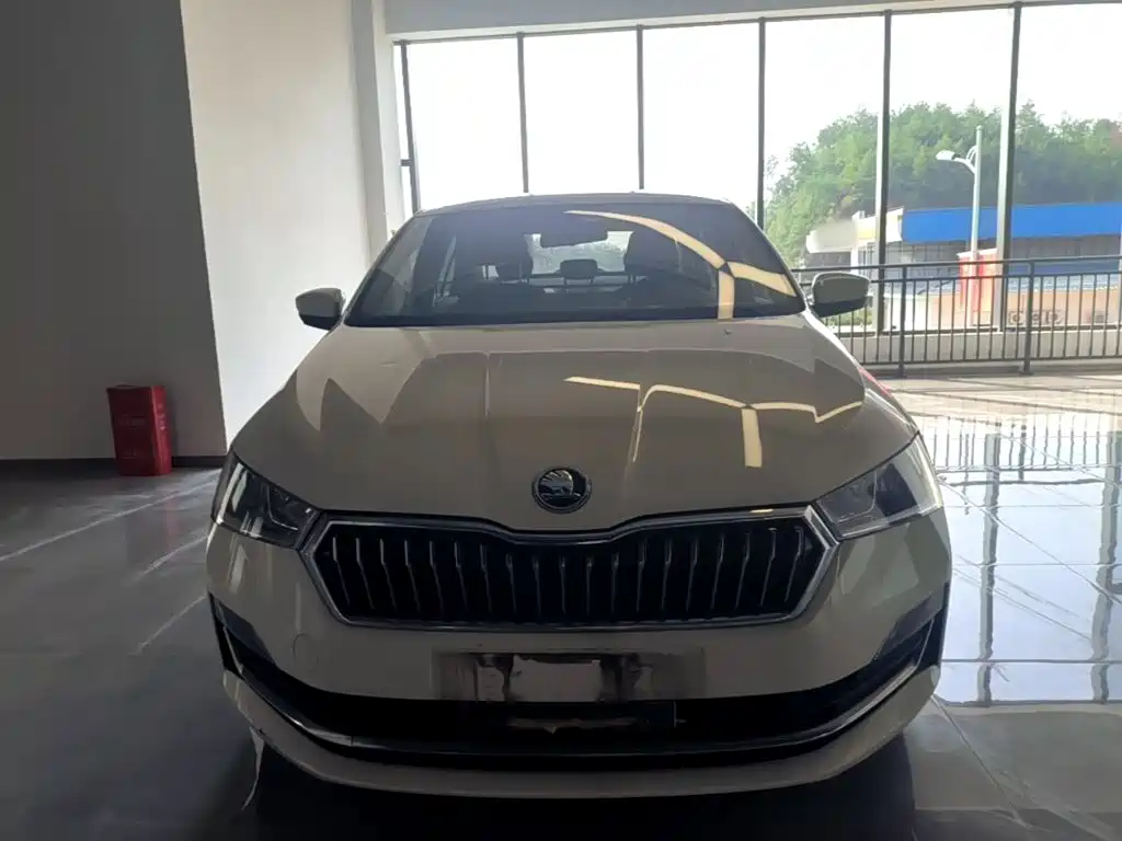 Photo 3 - Škoda Rapid