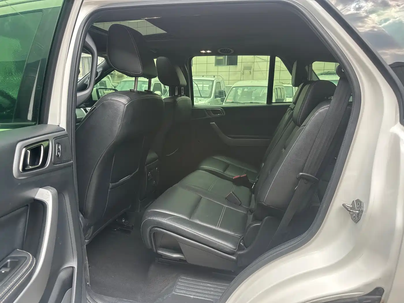 Ford Everest 2018 2017 2.0T Gasoline Automatic 4WD Luxury Edition 7-Seater