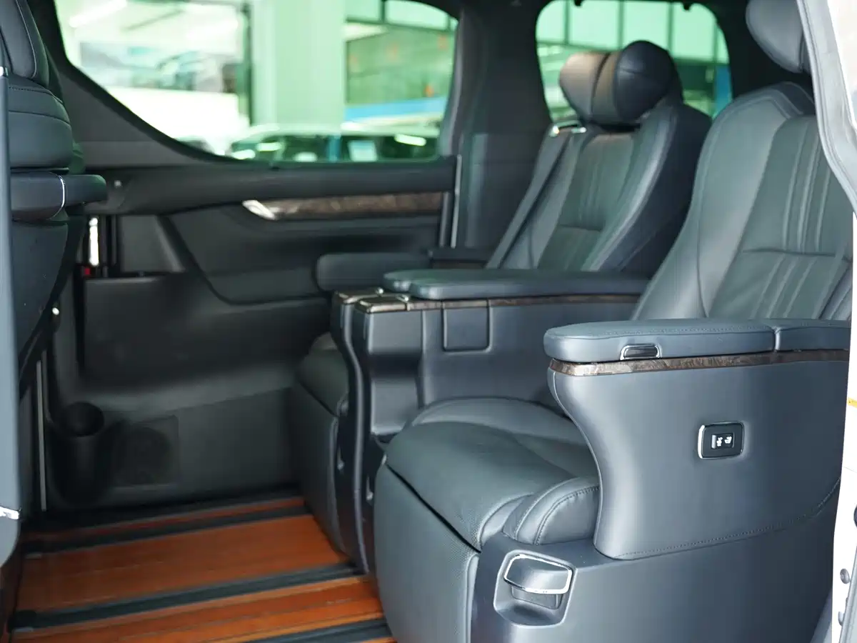 Toyota Vellfire 2020 Twin Engine 2.5L HV Premium Edition фото 10