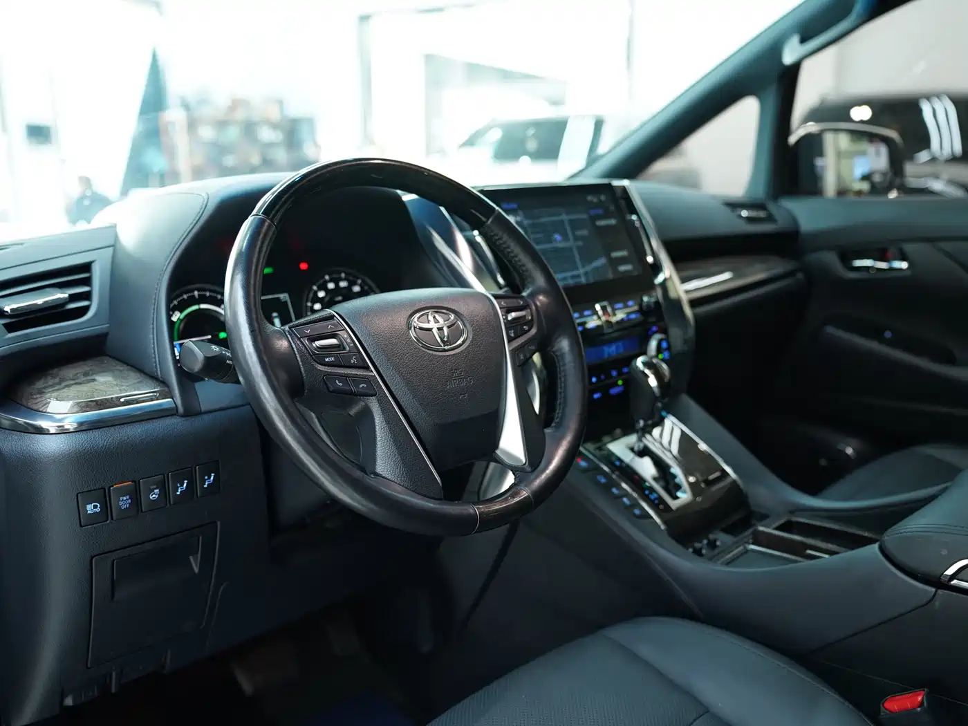 Toyota Vellfire 2020 Twin Engine 2.5L HV Premium Edition фото 5