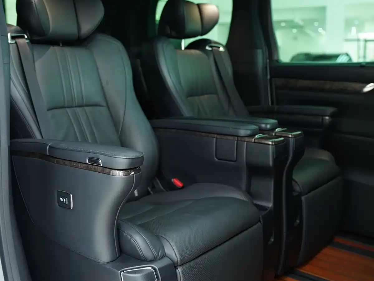 Toyota Vellfire 2020 Twin Engine 2.5L HV Premium Edition фото 17