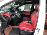 Photo 11 - Toyota Sienna