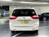 Photo 5 - Toyota Sienna