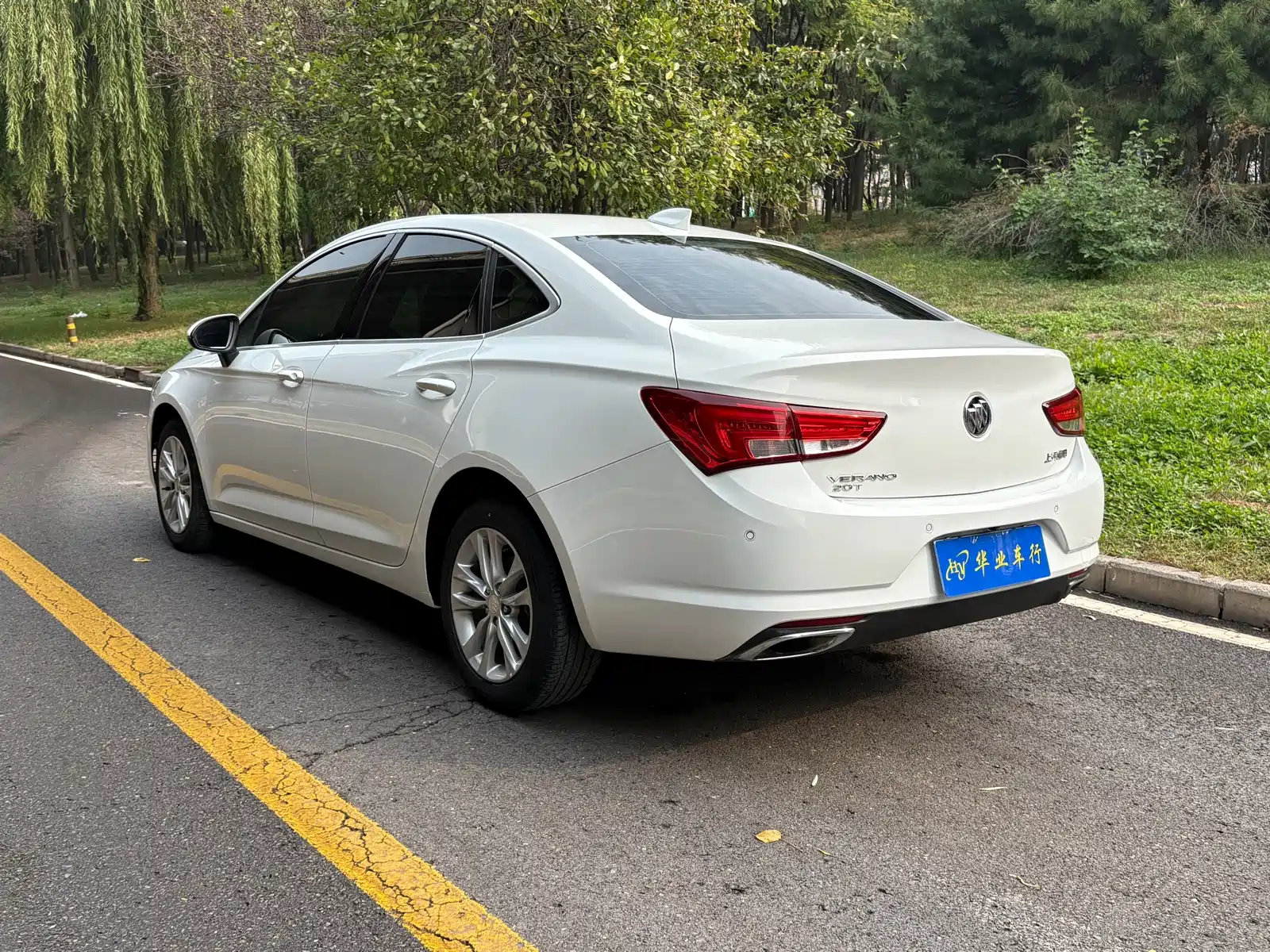 Photo 14 - Buick Verano