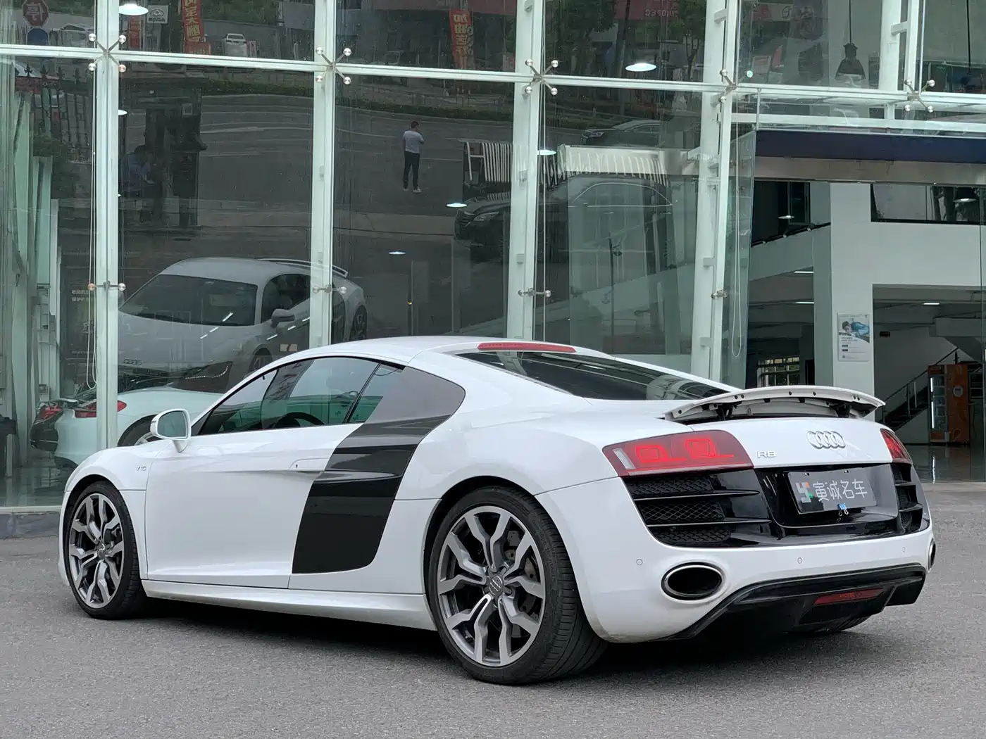 Audi R8 2010 5.2 FSI quattro фото 7