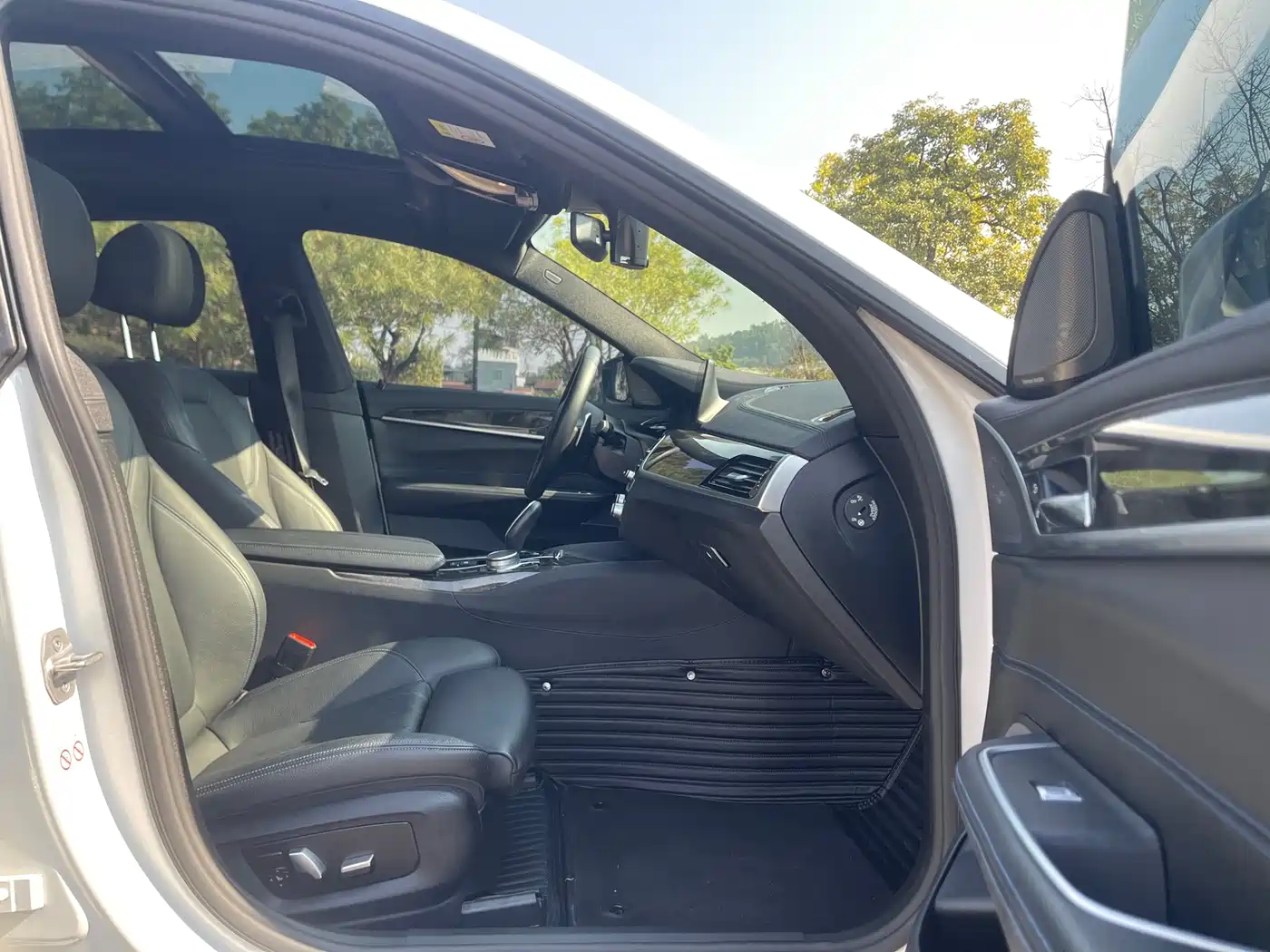BMW 6 Series GT 2020 630i M Sport Package фото 9